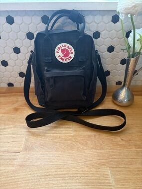 Fjällräven Kånken Mini Crossbody Bag - Black